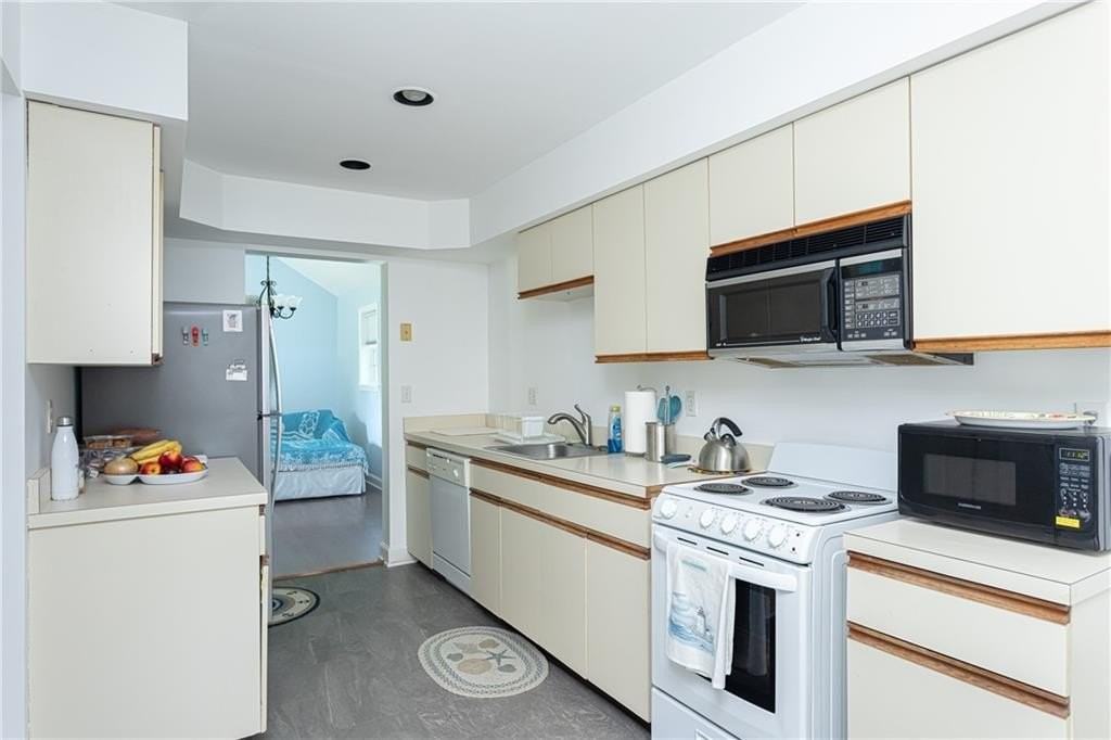 327 Corey Lane - Photo 6 of 30