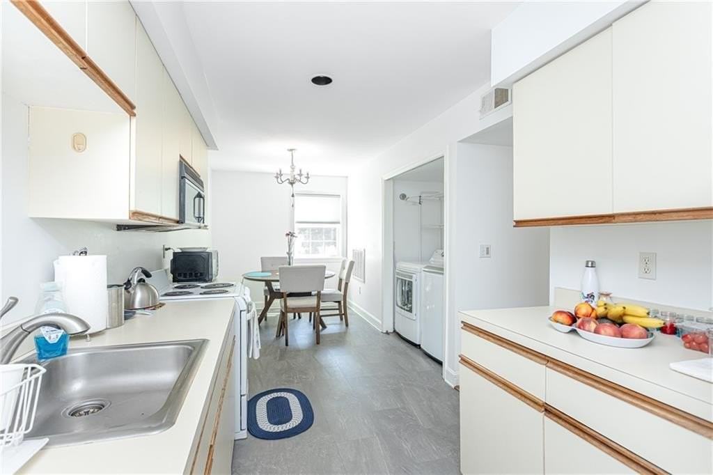 327 Corey Lane - Photo 7 of 30