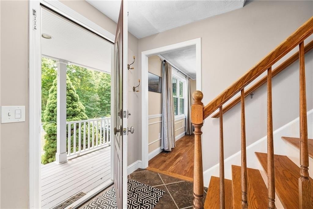 36 Daniel Dr - Photo 5 of 35