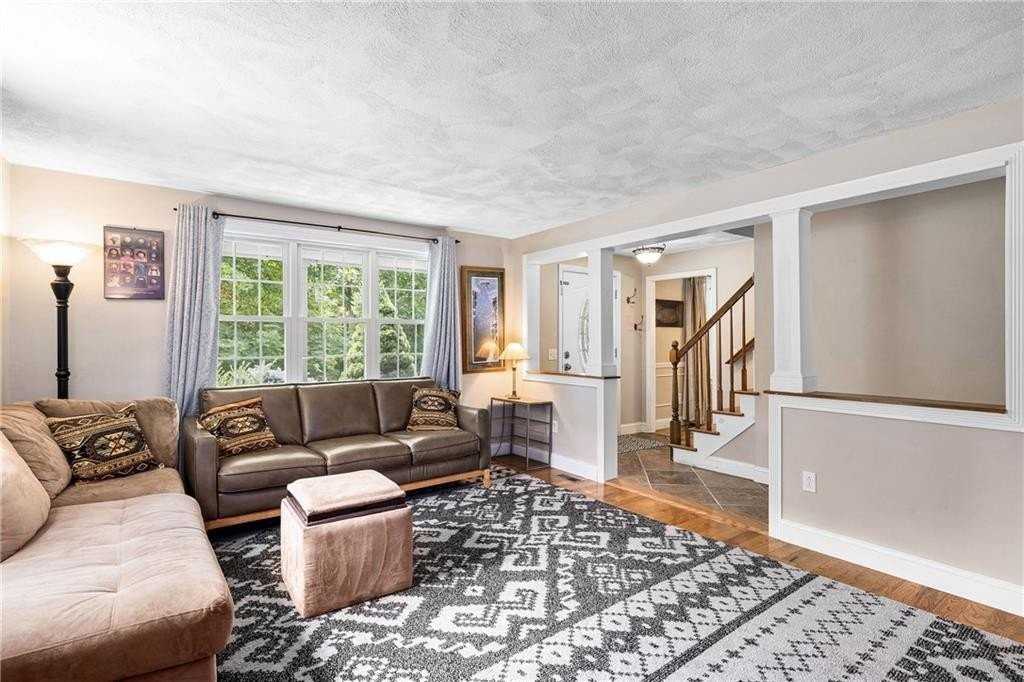 36 Daniel Dr - Photo 6 of 35