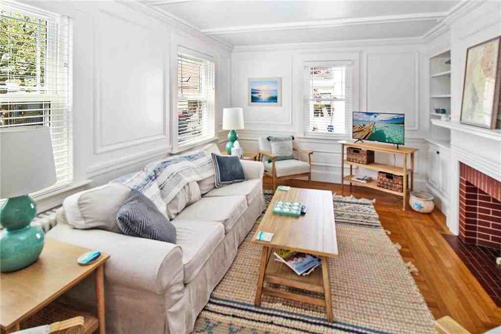 28 West Narragansett Avenue - Photo 4 of 37