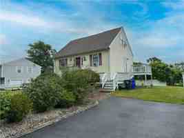 featured image of 2 Beatrice Ln