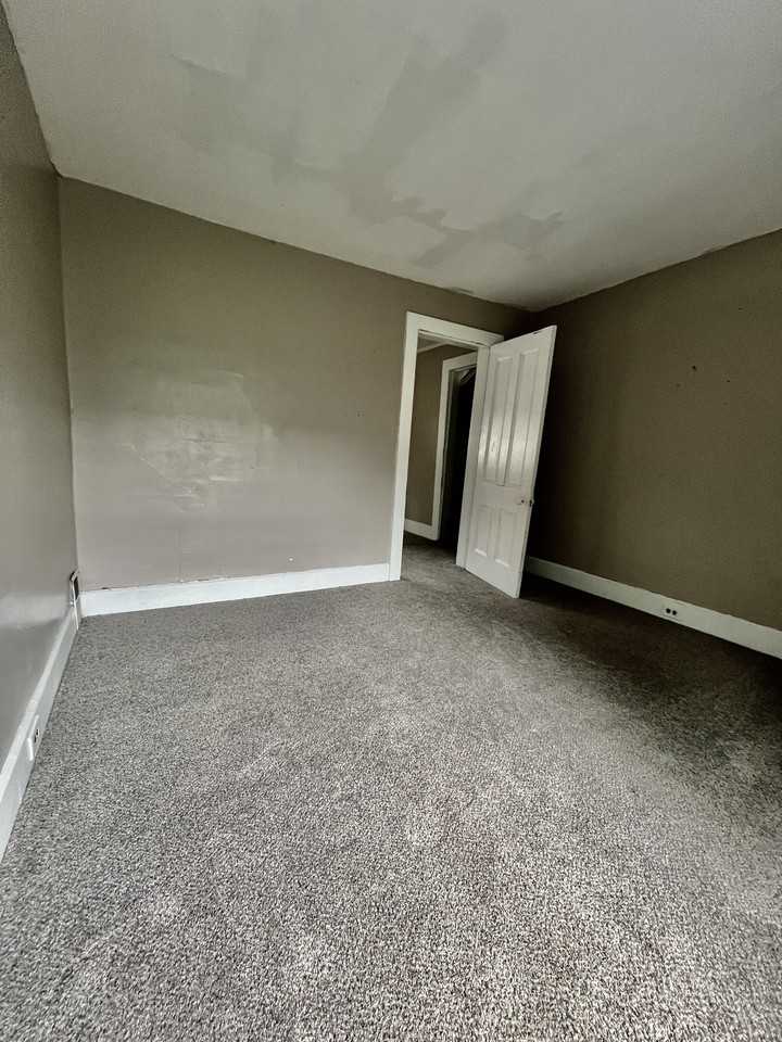 412 North Martin Street - Photo 4 of 10