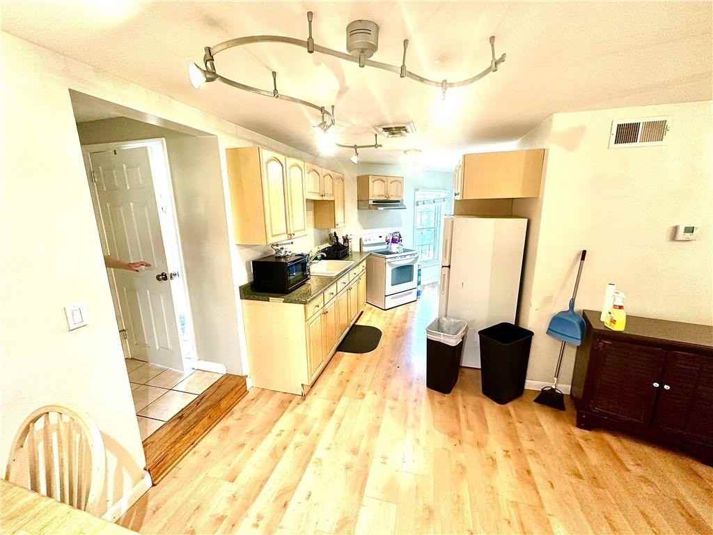 42 Broadway - Photo 3 of 8