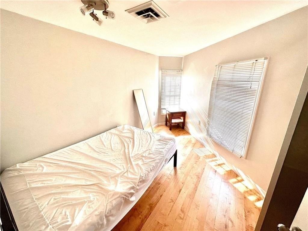 42 Broadway - Photo 4 of 8