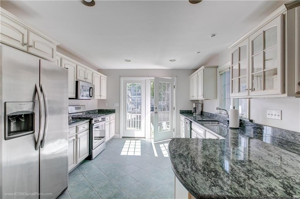 17 Clinton Street - Photo 6 of 33