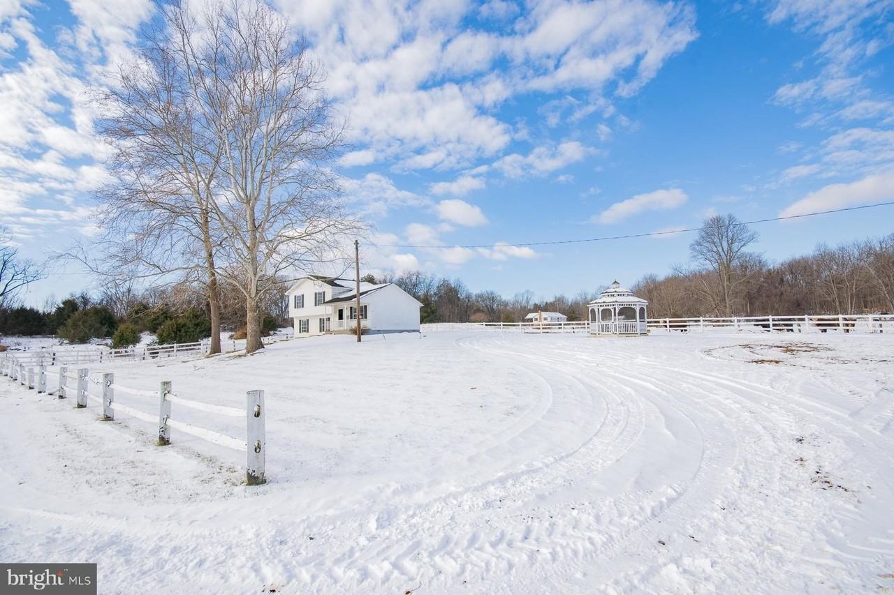 989 Cedar Ln - Photo 4 of 50