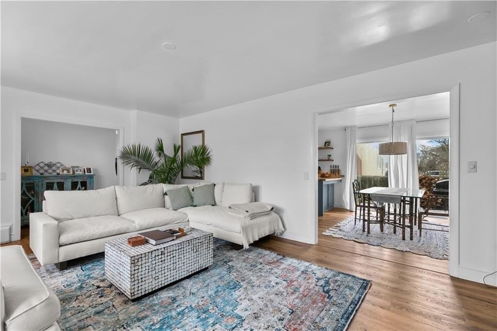 214 Coggeshall Avenue - Photo 4 of 36