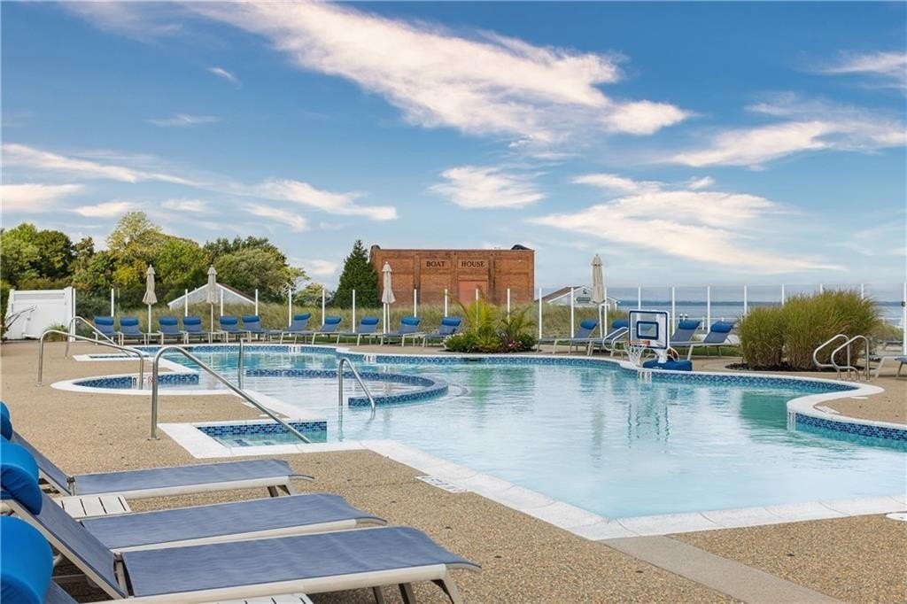 44 Wimbledon Circle - Photo 7 of 20