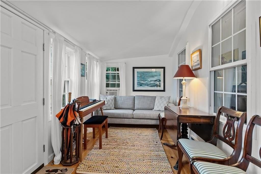 190 Railroad Ave - Photo 6 of 32