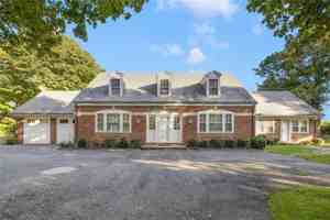 featured image of 8 Brenton Rd Unit 3 #3