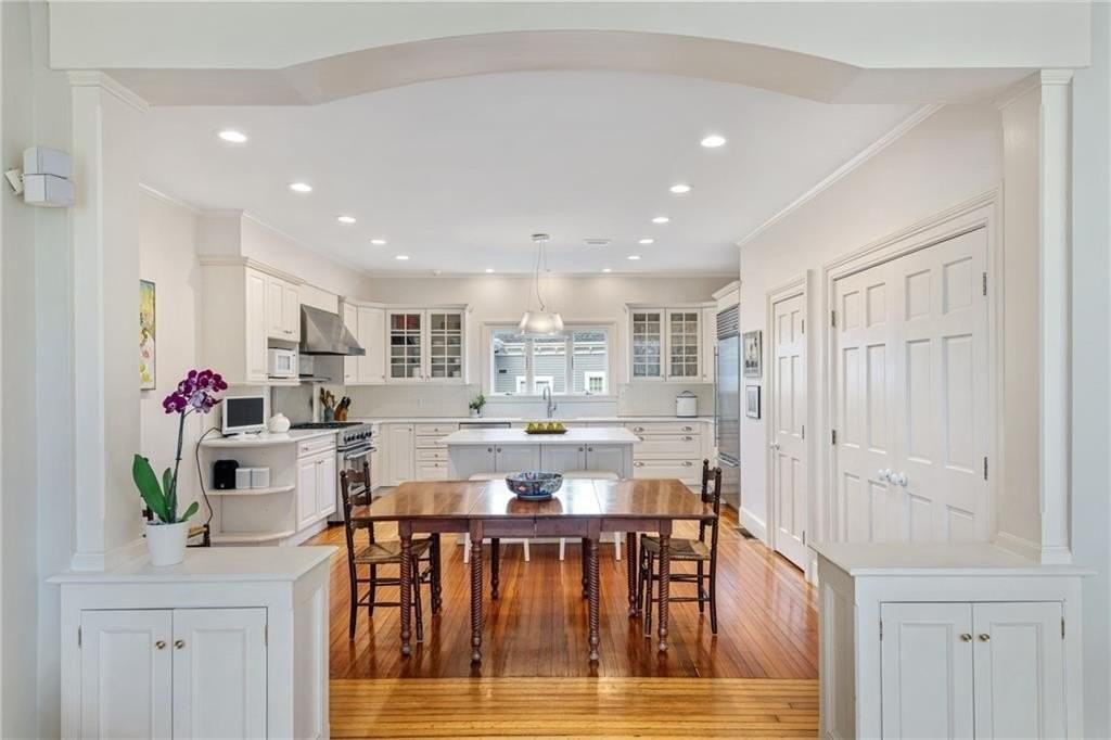 100 Coggeshall Avenue - Photo 5 of 38