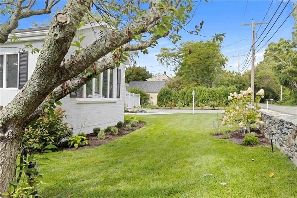 331 Third Beach Road - Photo 6 of 44