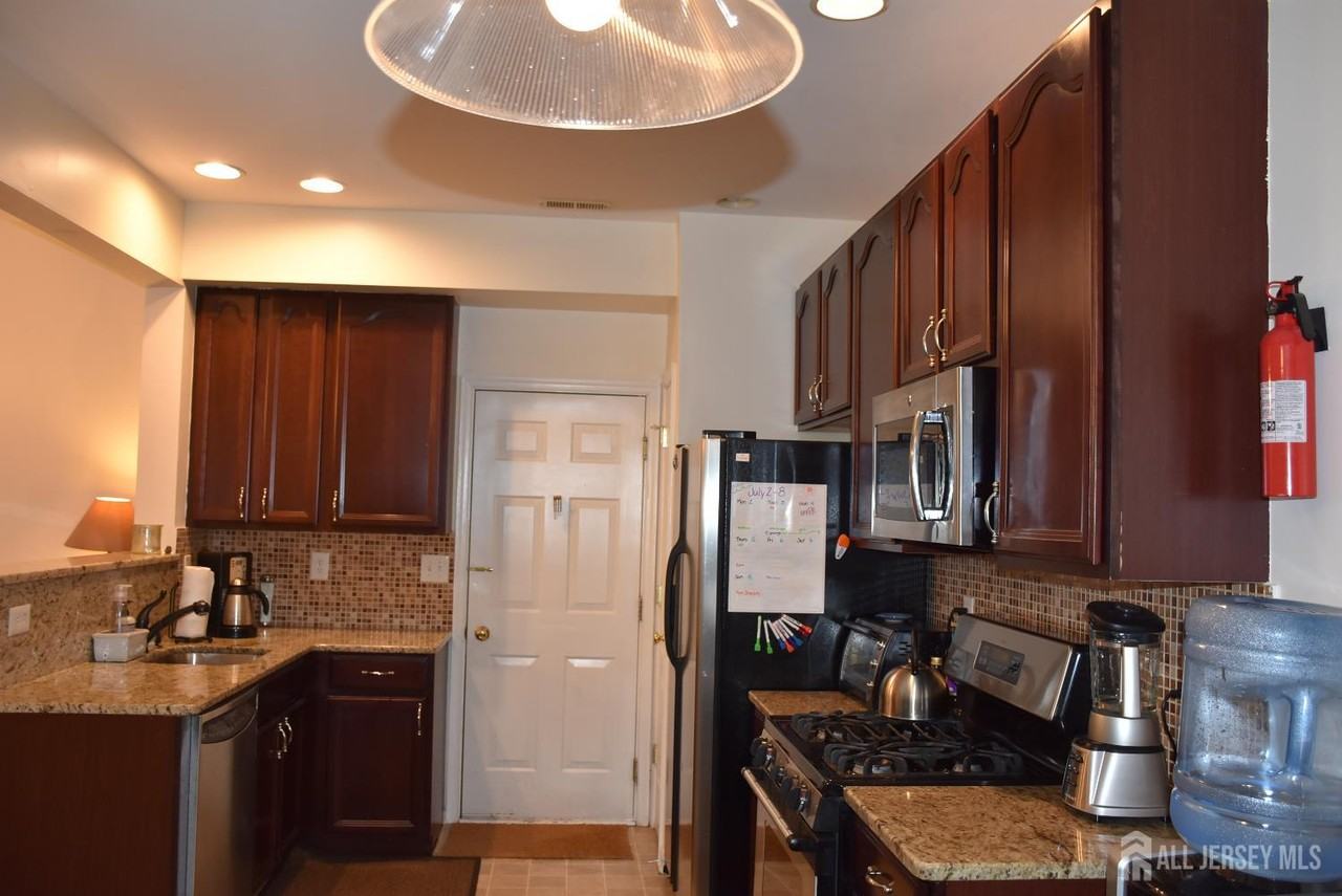 65 Heath Court - Photo 6 of 19