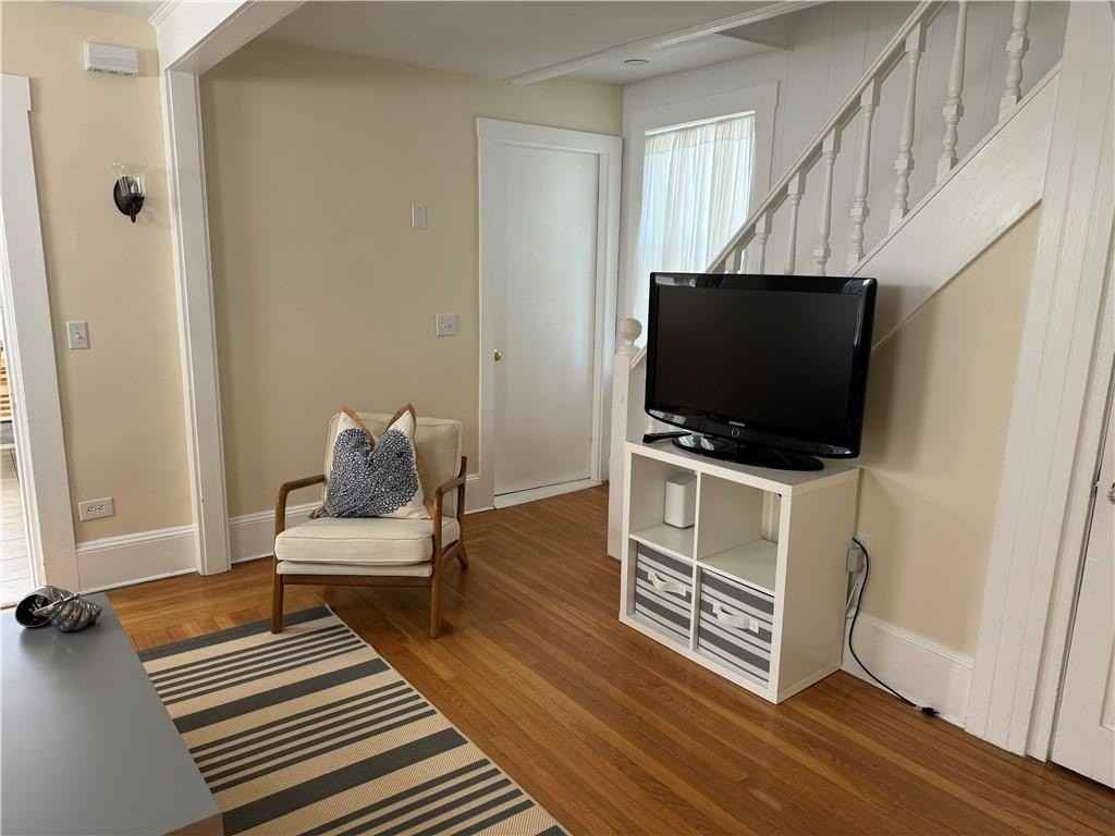 49 Connection St - Photo 5 of 34