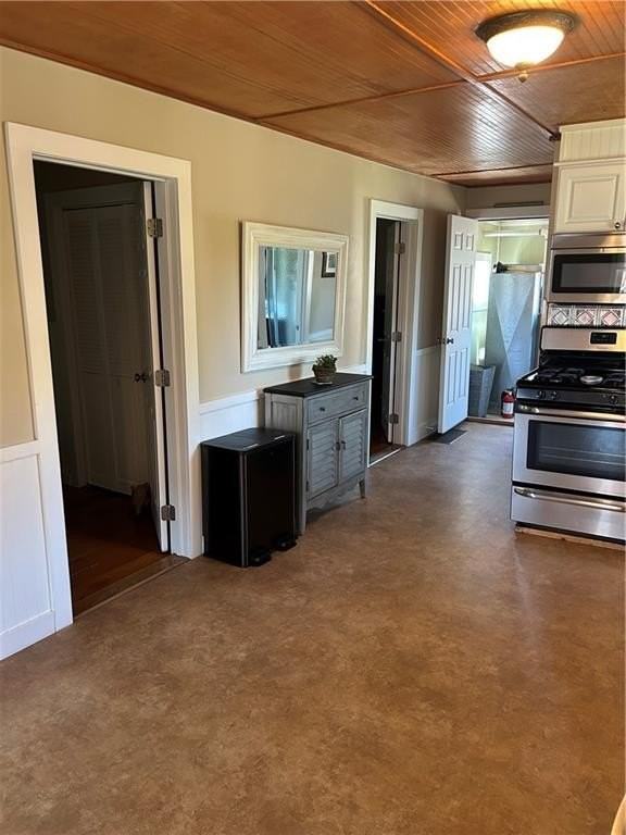 272 Riverside Street - Photo 3 of 8