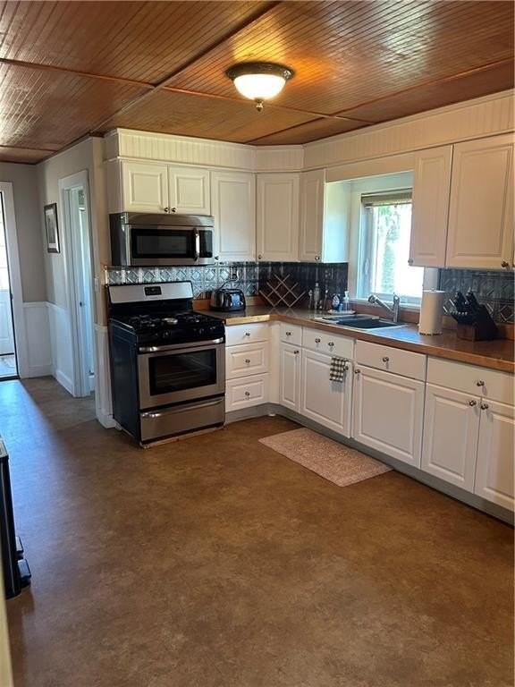 272 Riverside Street - Photo 4 of 8