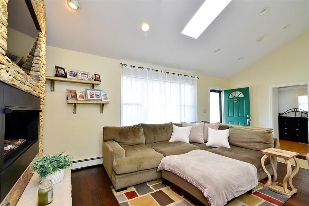 62 Reposa Square - Photo 4 of 22