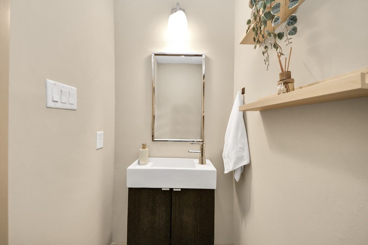 4510 Inker St - Photo 6 of 43