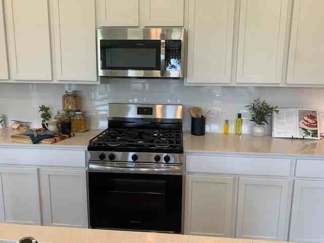 415 Robin St - Photo 6 of 9