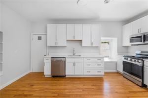 featured image of 462 Thames Street #3