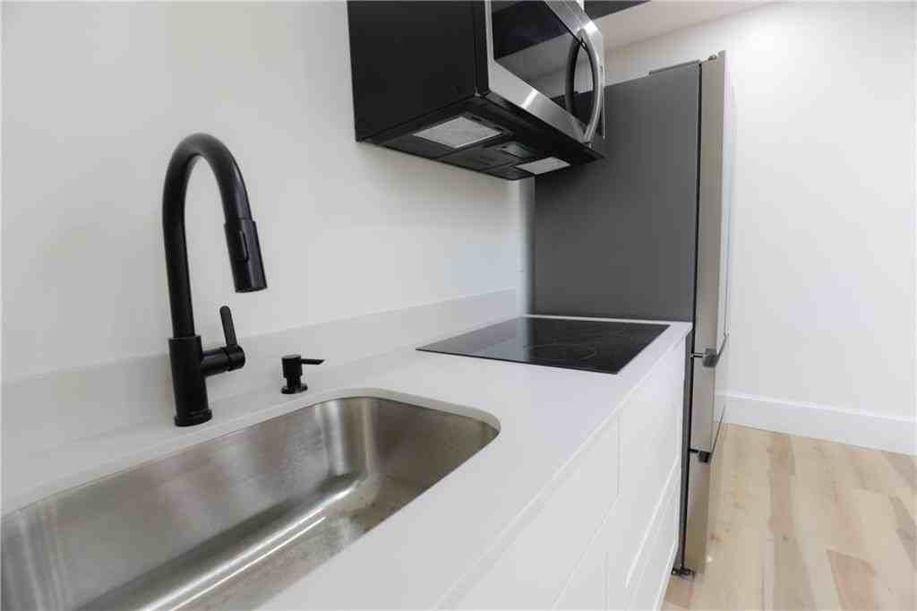 686 Broadway #3F - Photo 4 of 9