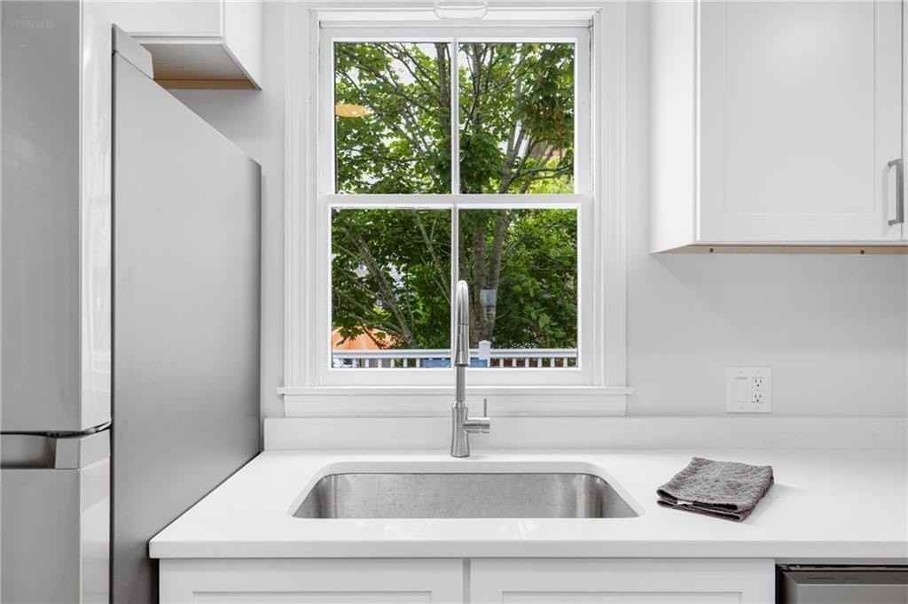 458 Thames Street #B - Photo 6 of 39