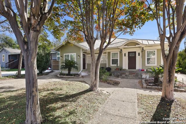 138 Perry Court - Photo 2 of 29