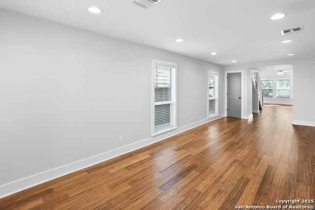 138 Perry Court - Photo 3 of 29