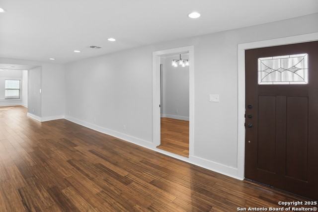 138 Perry Court - Photo 4 of 29