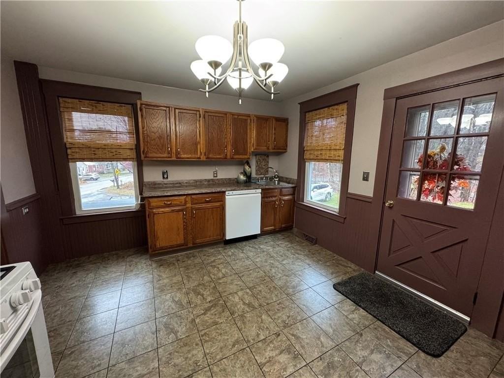 399 Central St - Photo 3 of 17