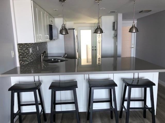 1609 N Riverside Dr - Photo 2 of 50