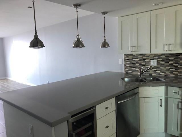 1609 N Riverside Dr - Photo 3 of 50