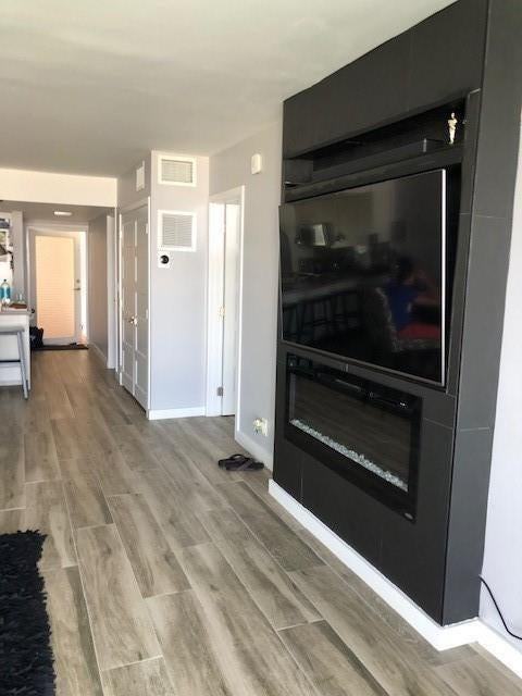 1609 N Riverside Dr - Photo 4 of 50