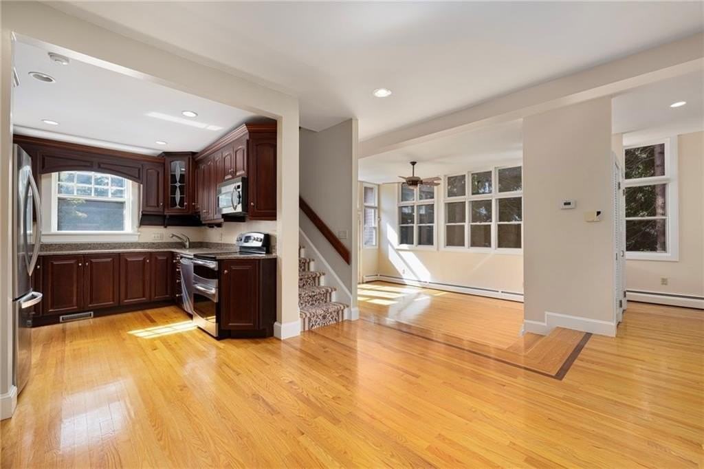 107 Old Beach Rd Apt 2 #2 - Photo 5 of 38