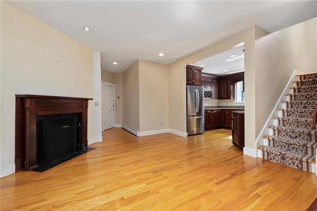 107 Old Beach Rd Apt 2 #2 - Photo 6 of 38