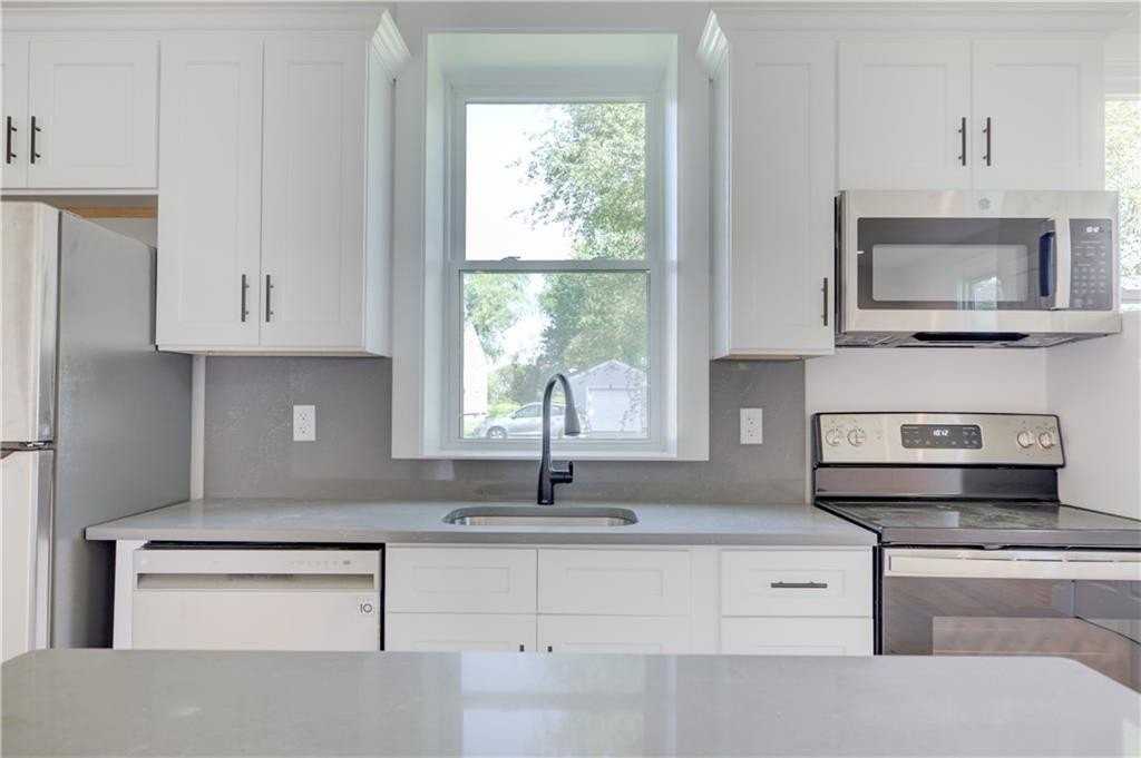 556 East Main Road - Photo 5 of 19