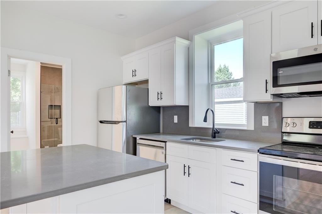 556 East Main Road - Photo 7 of 19