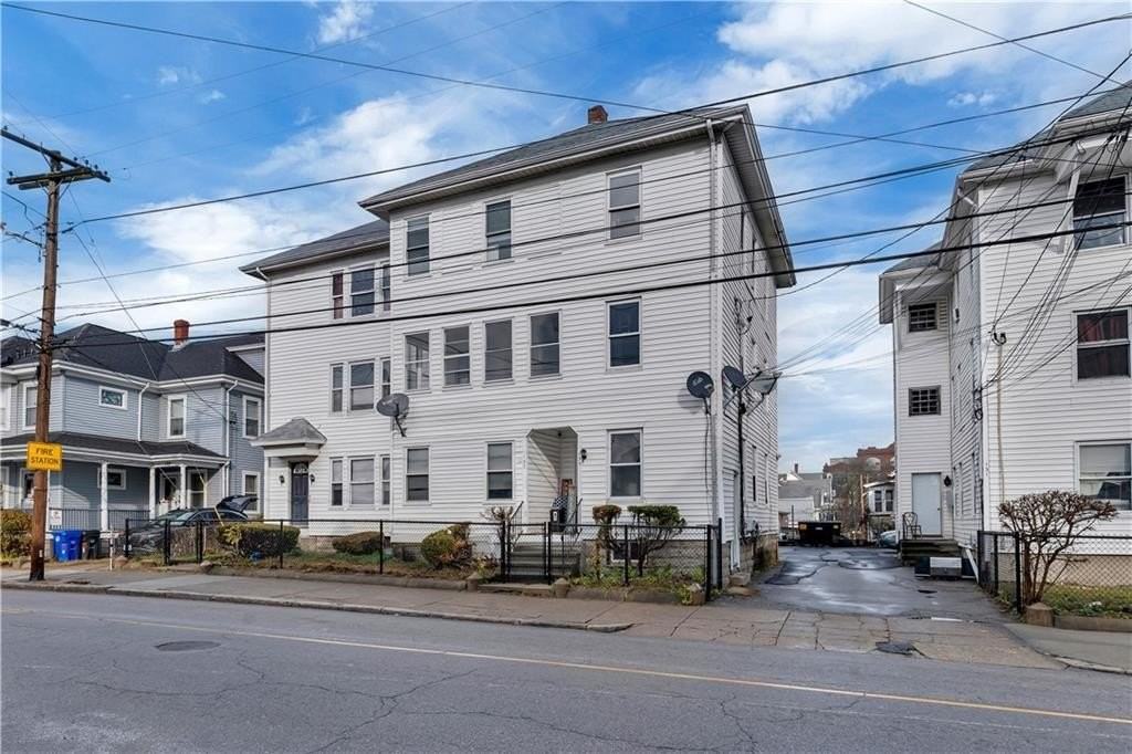 135 Illinois St Unit 2 #2 - Photo 2 of 32