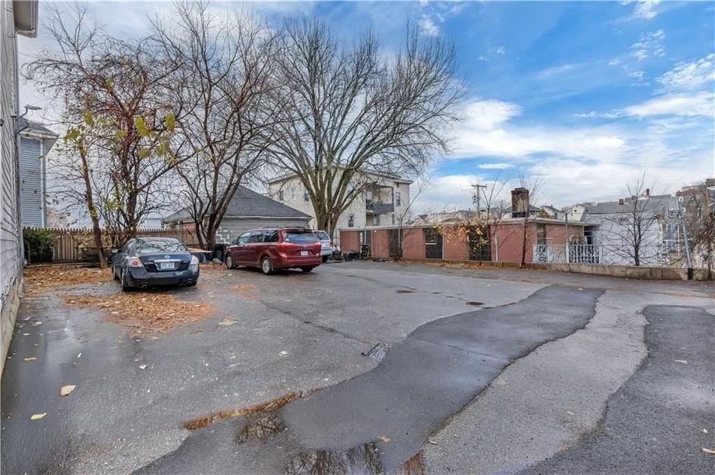 135 Illinois St Unit 2 #2 - Photo 4 of 32