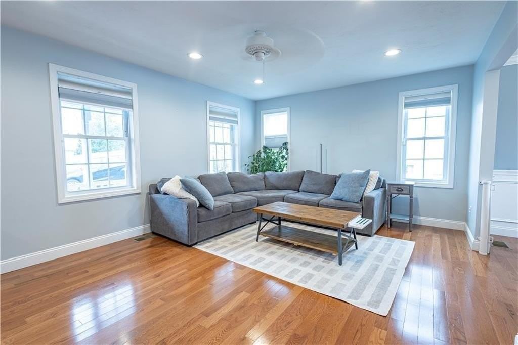 88 Phillip Ave - Photo 7 of 28