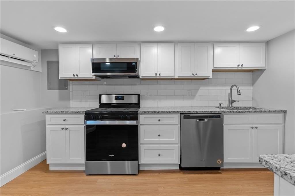 376 Arnolds Neck Drive - Photo 4 of 20