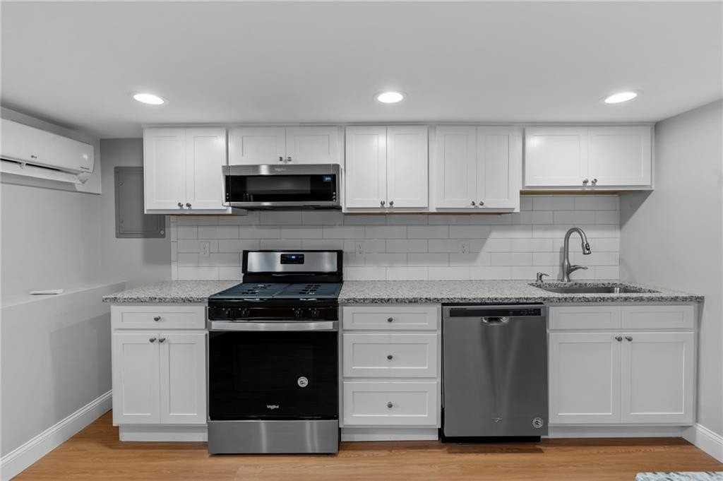 376 Arnolds Neck Drive - Photo 5 of 20