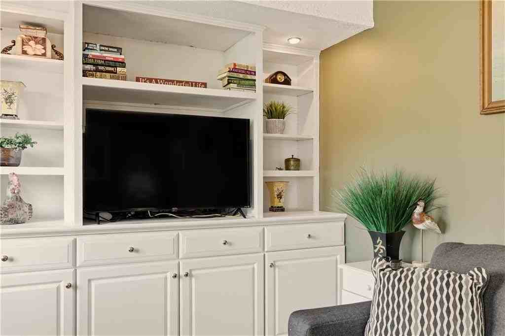 216 Goddard Row - Photo 7 of 29