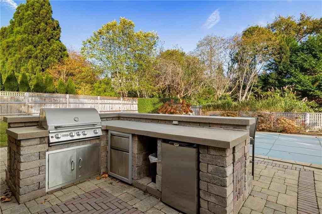 138 Carroll Ave - Photo 7 of 39