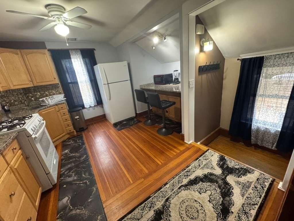 2 Brook St #2 - Photo 5 of 23