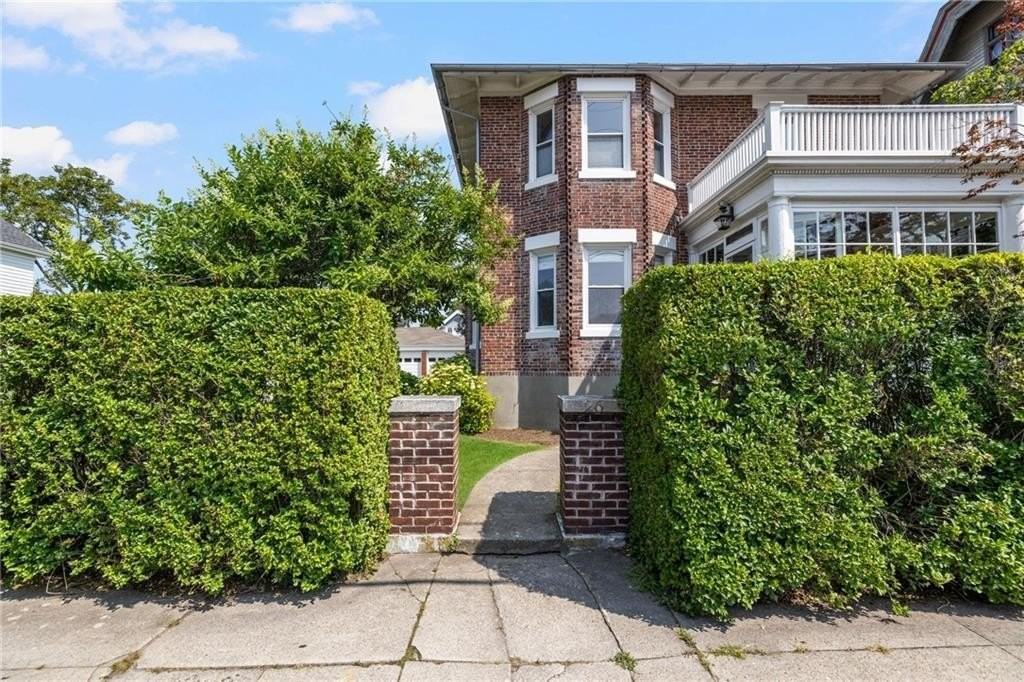 26 Narragansett Ave - Photo 3 of 49