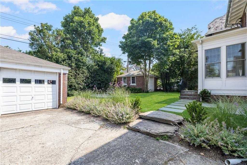 26 Narragansett Ave - Photo 5 of 49