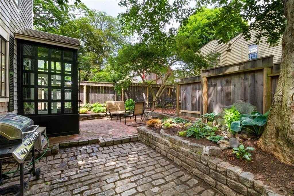 26 Thames St - Photo 2 of 45