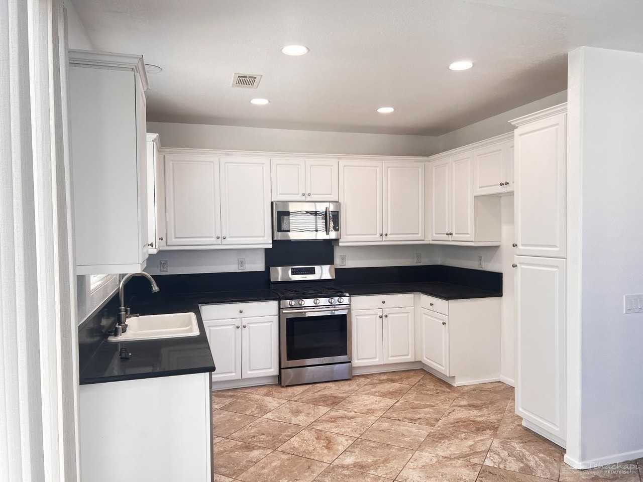 1406 Alder Ave - Photo 4 of 20